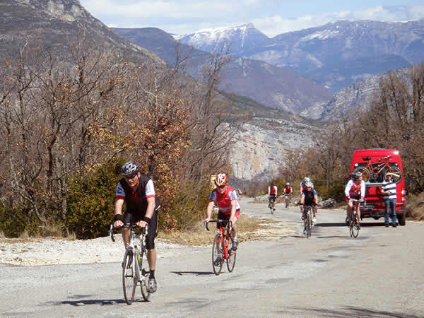 Steile Rampe über der Verdon-Schlucht